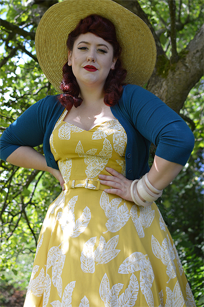 Fit and size review of the Collectif Beth Golden Leaves swing dress by plus size pinup Miss Amy May