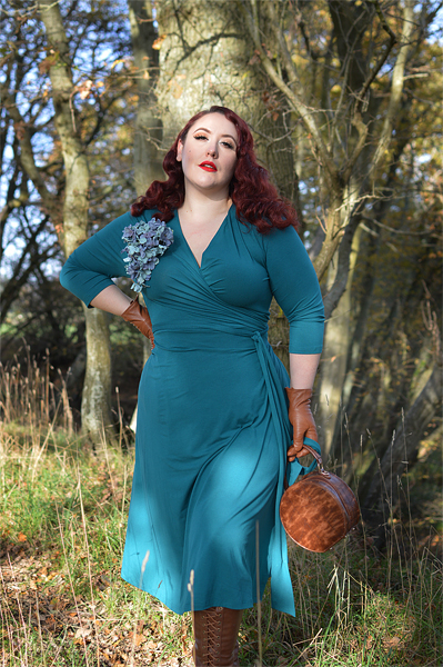Fit and size review of the Aida Emerald Green wrap dress gifted by Marie Zélie by plus size pinup Miss Amy May