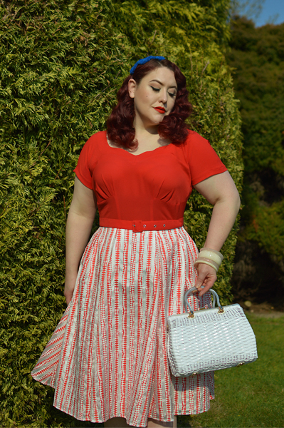 Plus size pinup Miss Amy May models the Mona-Rose dress by Miss Candyfloss for a fit and sizing review