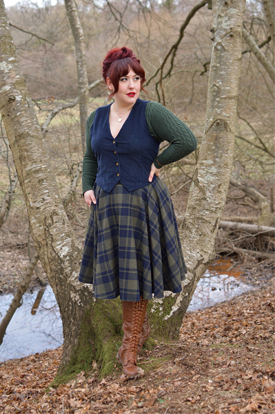 Plus size pinup Miss Amy May models the Sophie woollen skirt by Timeless London for a fit and size review